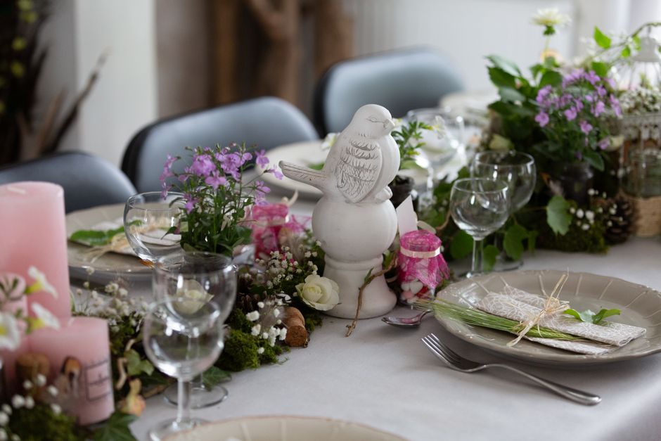 Décorer une table de fête avec des fleurs sans se ruiner